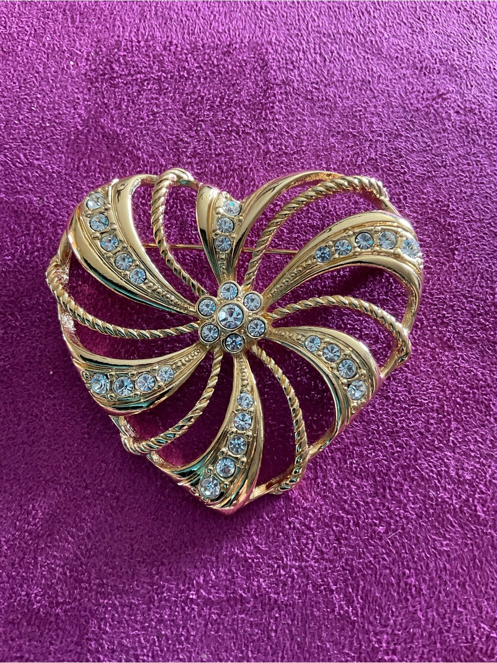 Vintage Avon brooch features a gold-tone heart design w/rope textures 2.5 X 2.5”